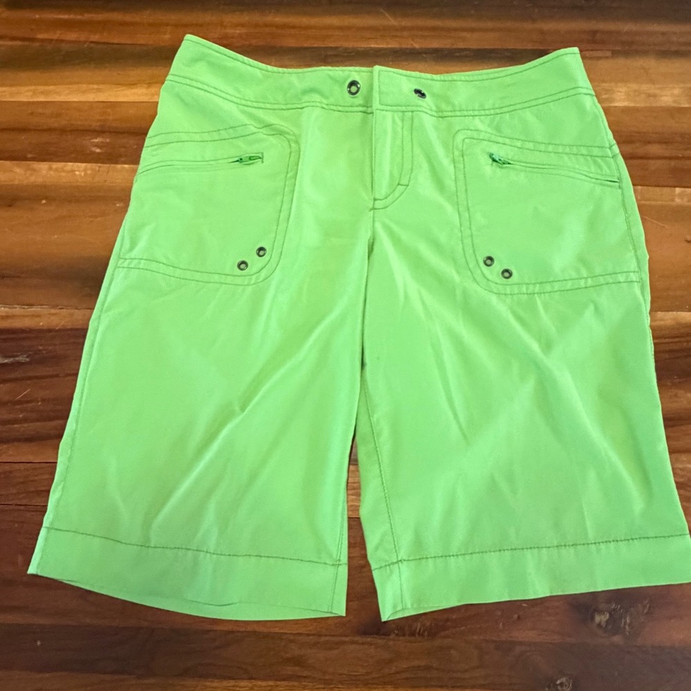 Athleta Womens Green Hiking Shorts Size 6 Style 739413 Zipper Pockets Outdoor